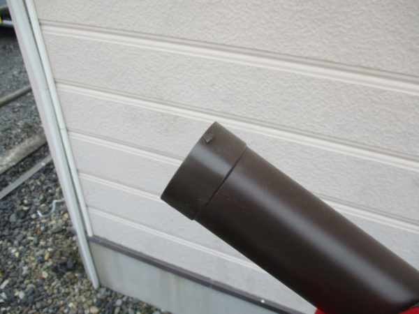 縦樋継ぎ手を取り付けました