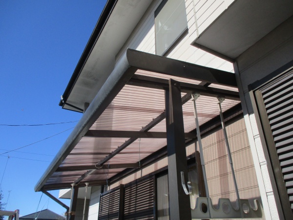 波板の下からの状態です