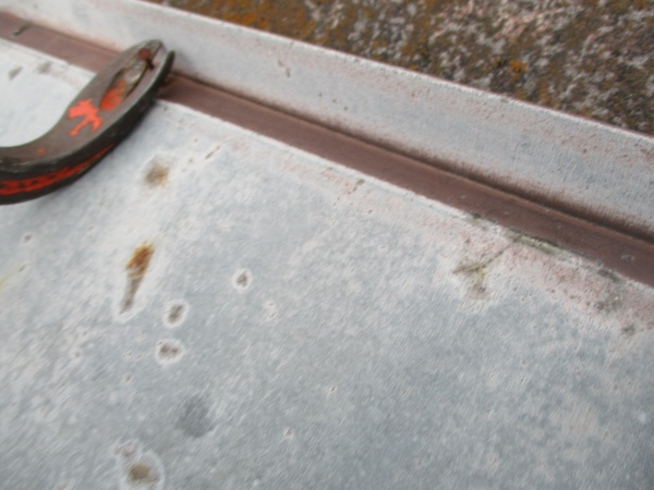 棟板金の解体中です