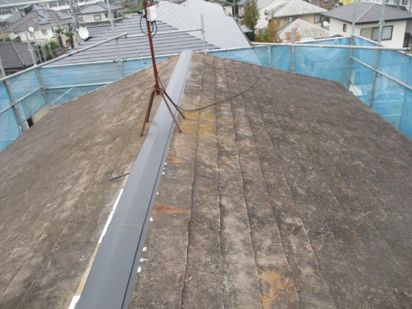 棟板金の取り付けが終了しました