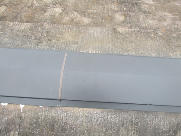 繋ぎ目をシーリング処理しました