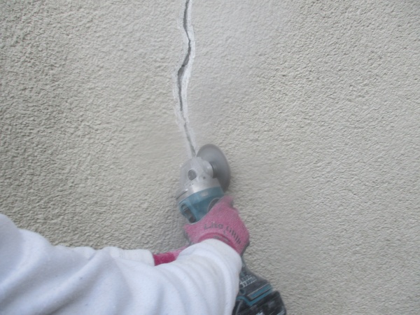 外壁のＶカット中です