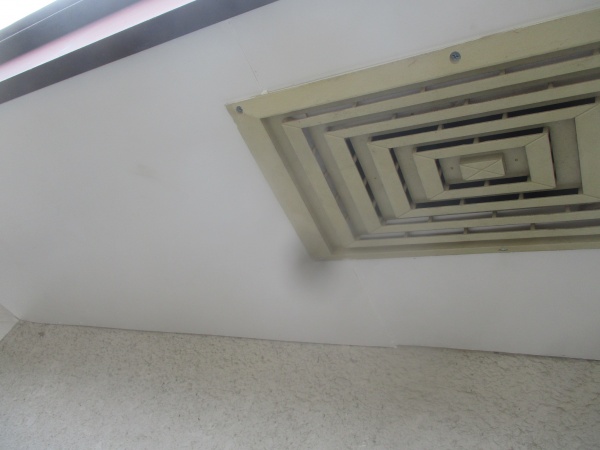 軒天目地のパテが終了しました