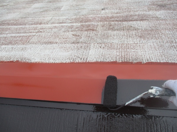 棟板金の中塗り中です