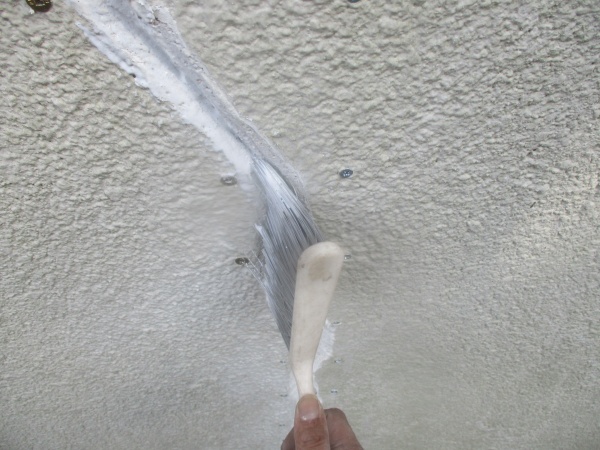 モルタル接着強化材を塗布しました