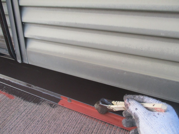 １階屋根の中塗り中です