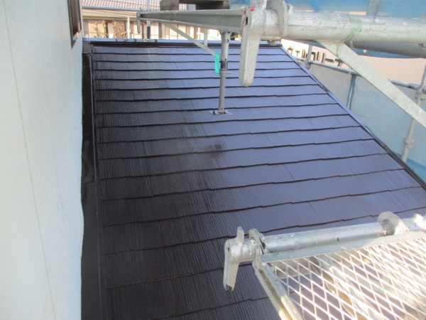 １階東面の上塗りが終了しました