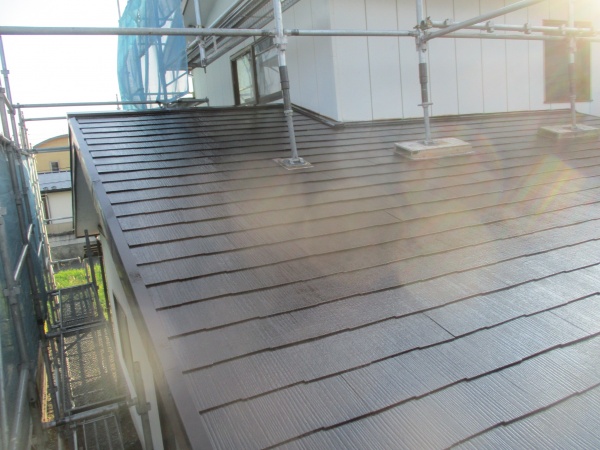 １階西面の上塗りが終了しました