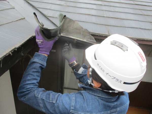 軒樋の撤去中です