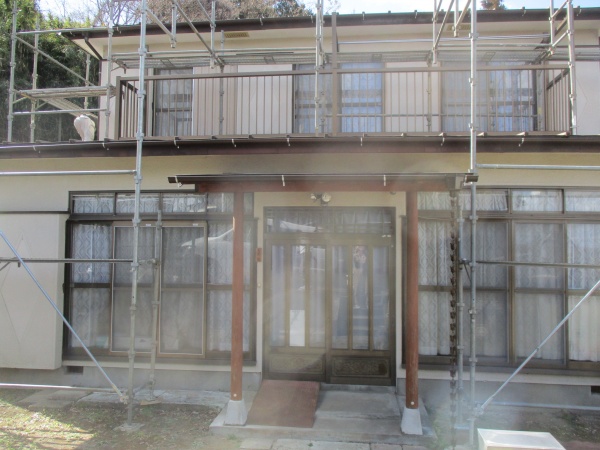 玄関柱補修が終了しました