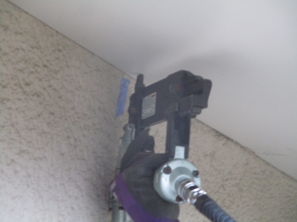 軒天材を固定しました