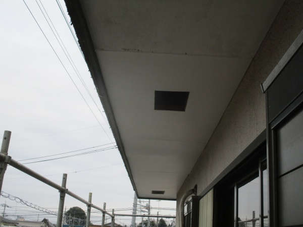 軒天の重ね貼りが終了しました