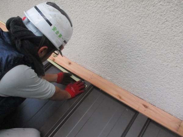 エプロン面戸の取り付け中です