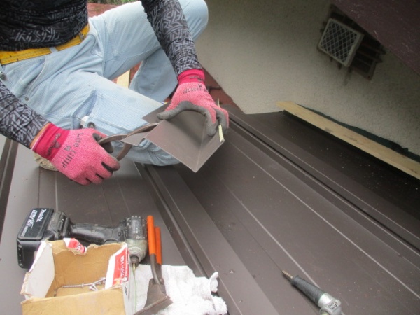 壁水切り板金の加工中です