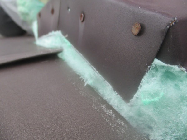 余分なウレタンをカットしました