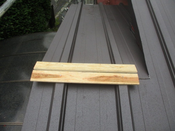 棟板金下地を取り付けました