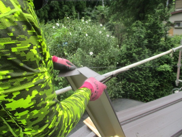 棟板金の加工中です