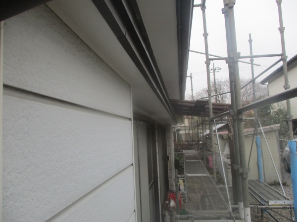 軒天塗装が終了しました