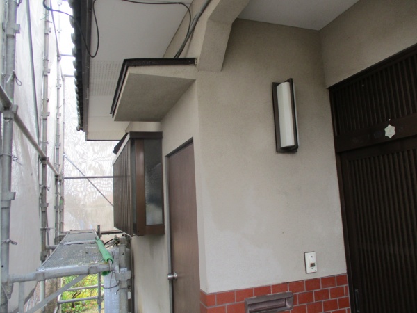 洗浄後の玄関周りの状態です