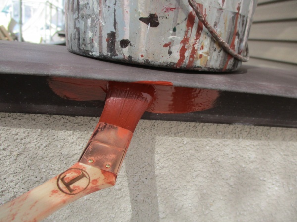 さび止め刷毛塗装中です