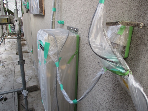 １階の給湯器周りの養生が終了しました
