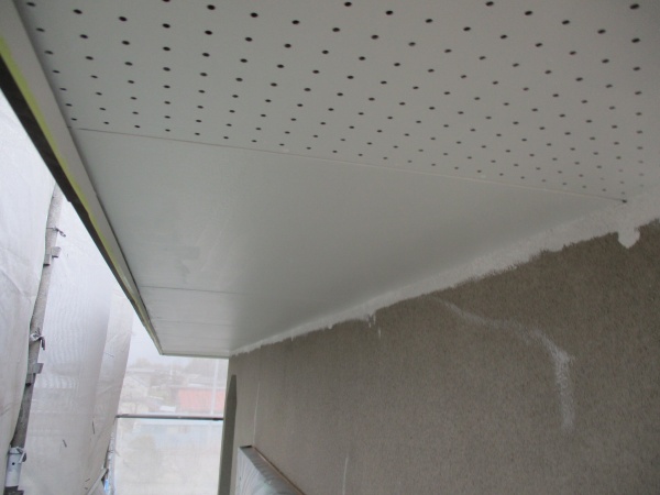 軒天塗装が終了しました