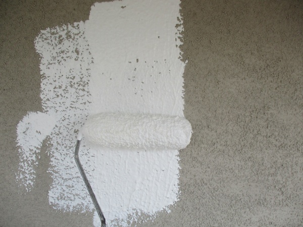 フィラーのローラー塗装中です