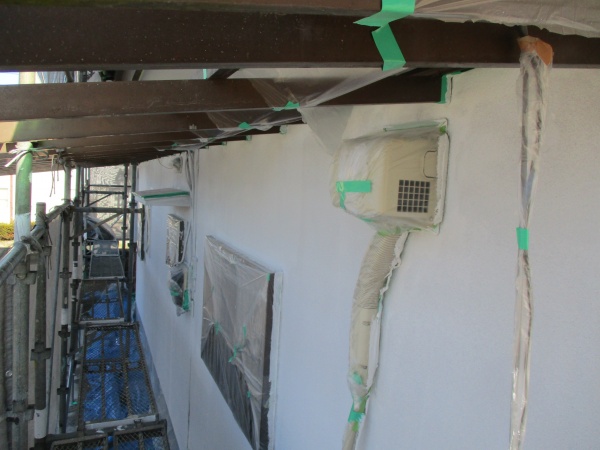 １階のフィラー塗装が終了しました