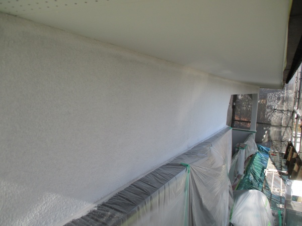 サッシ上のフィラー塗装が終了しました