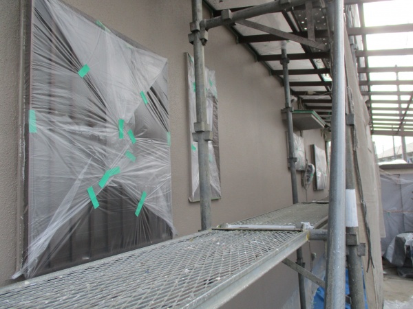 外壁の中塗り塗装が終了しました