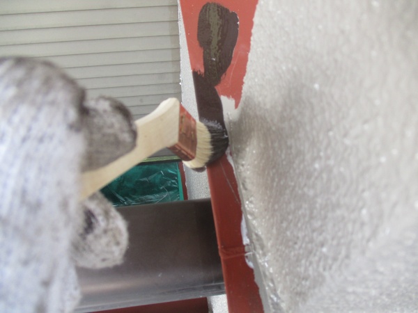 板金部分の中塗り刷毛塗装中です