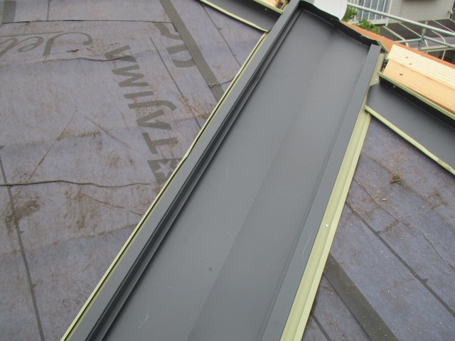 谷樋を取り付けました