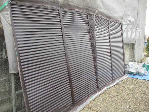 雨戸の上塗りが終了しました