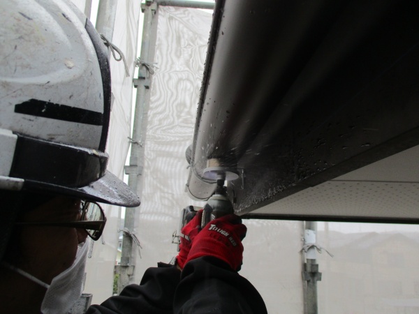 排水穴を開けました