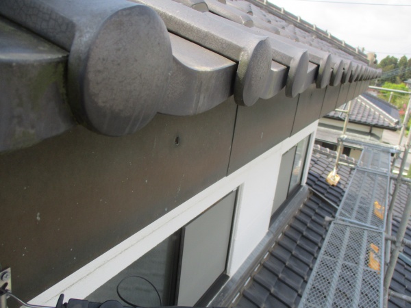 既存の雨どいの撤去が終了しました