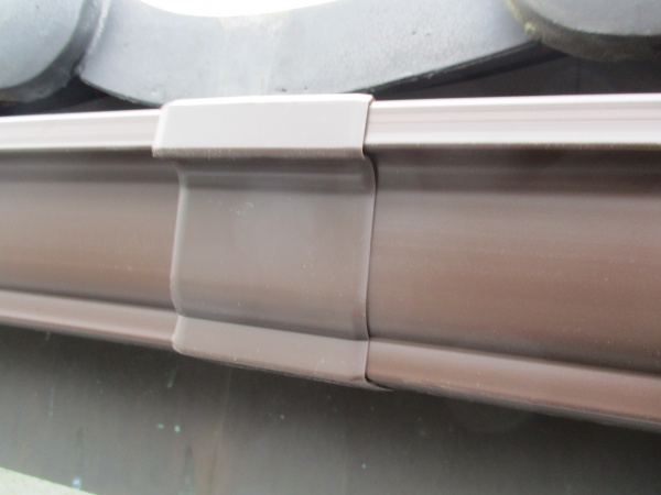 軒樋を突合せで繋ぎました