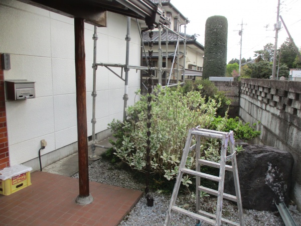 玄関樋の取り付けが終了しました