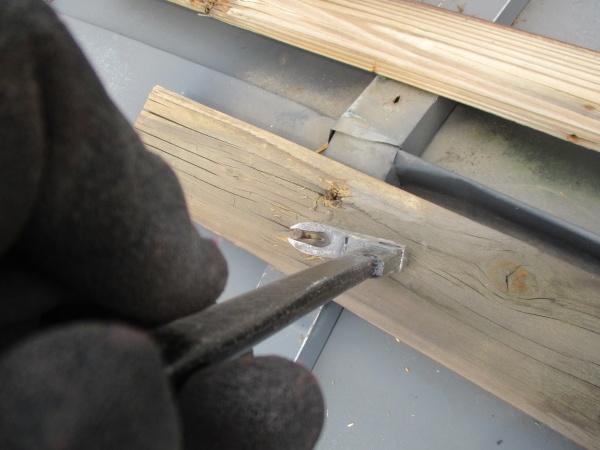 貫き板の取り外し中です