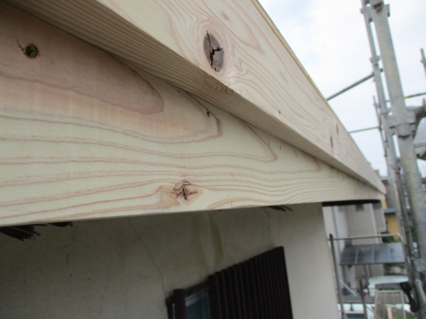 破風板を2段に取り付けました