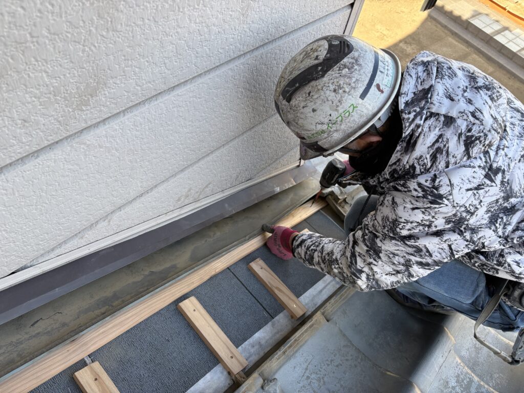 桟木捨て谷取り付け中