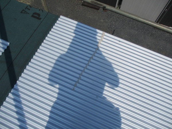 波板の重ねの防水処理です