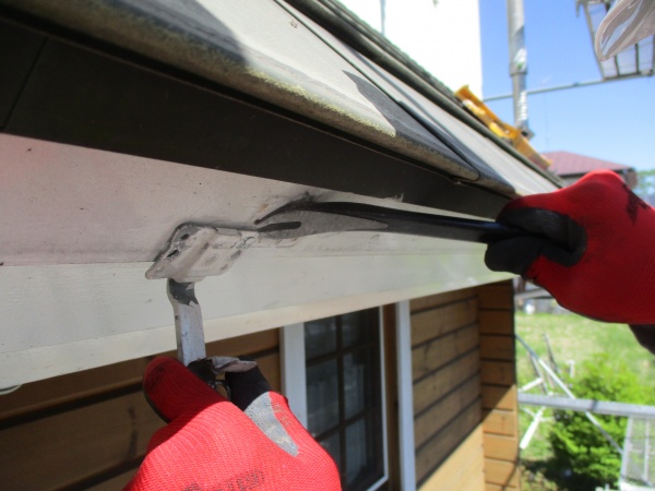 雨樋の撤去中です