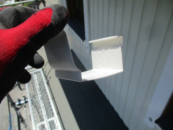 軒樋ぎ手の外側です