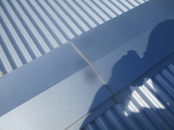 棟板金のシーリングをしました