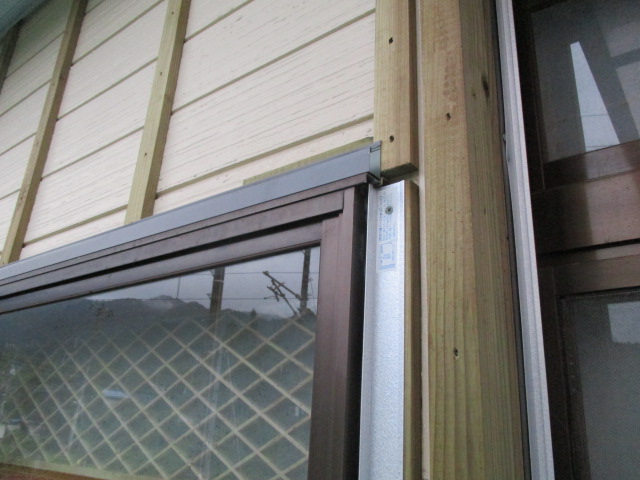 見切り縁のベースを取り付けました