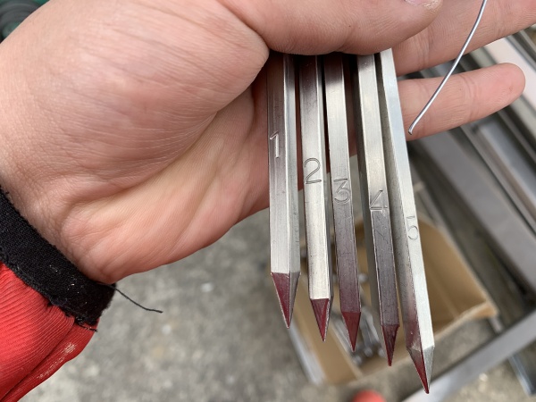 今回取り付ける軒樋金具です