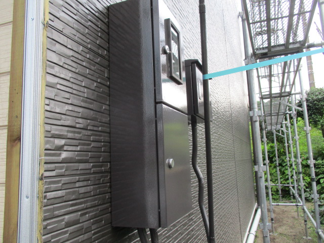 ブレーカーボックスの仕上げ塗が終了しました