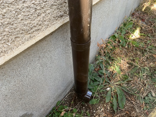 排水エルボを取り付けました