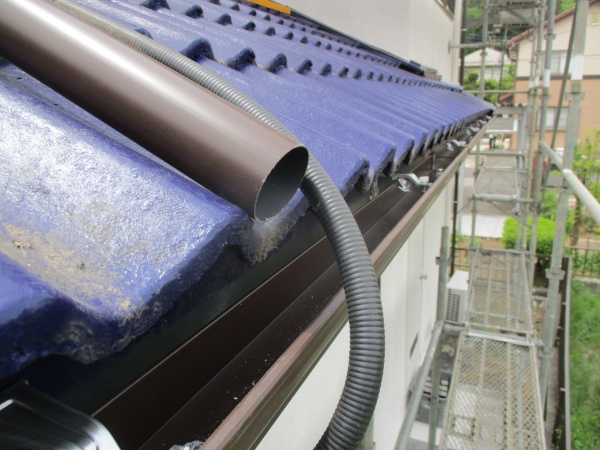 這い樋を取り付けました