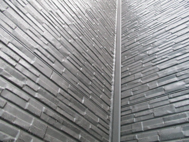 入り隅のコーキングが終了しました